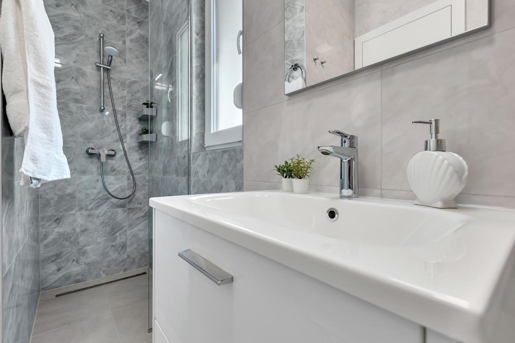 Luxury And Modern With Sea View And Garage *