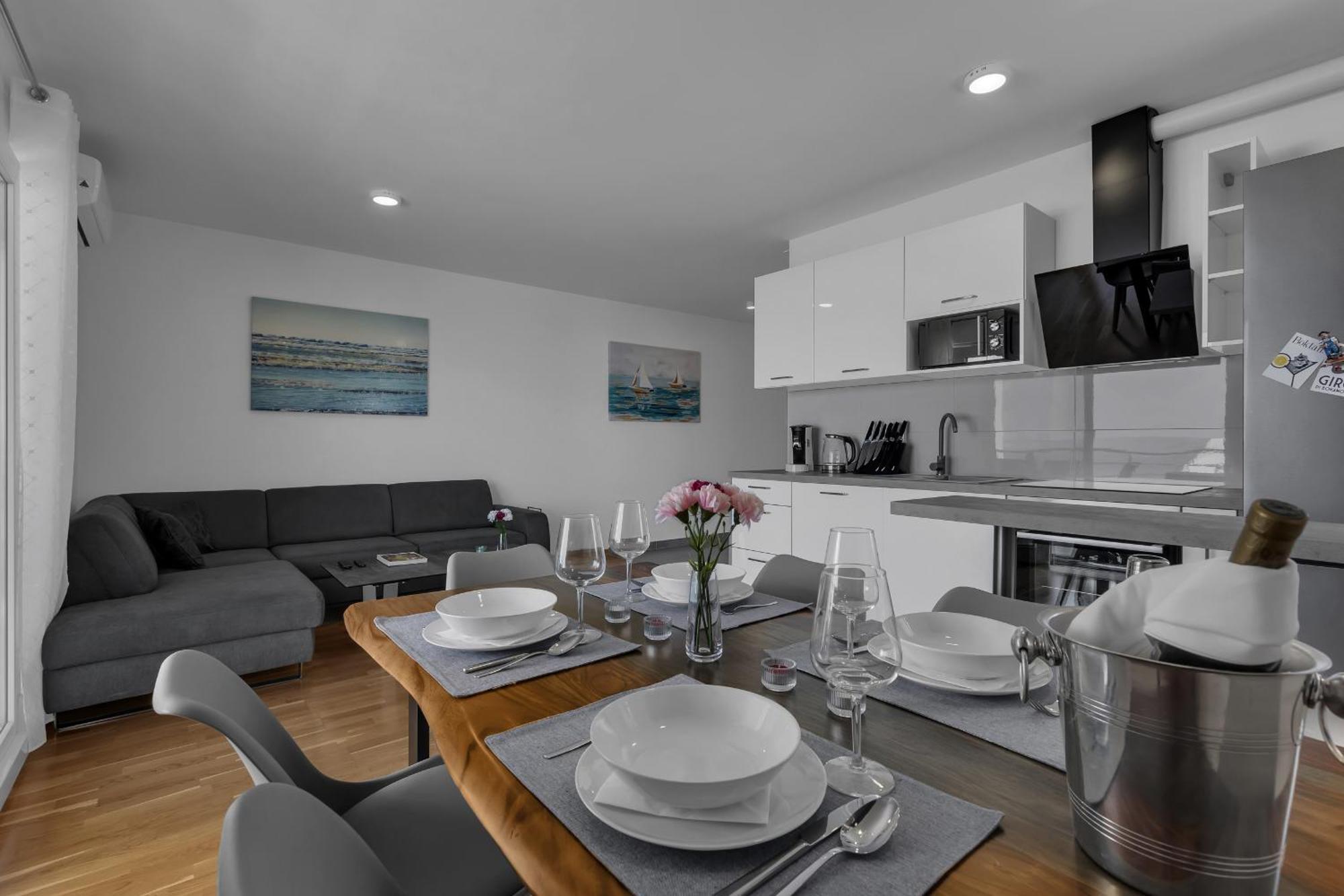 Luxury And Modern With Sea View And Garage Apartmán *